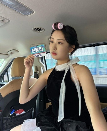 전유진, 4년 차 현역가왕의 이동 모습은? 헤어롤 하고도 '자체 발광' 요정