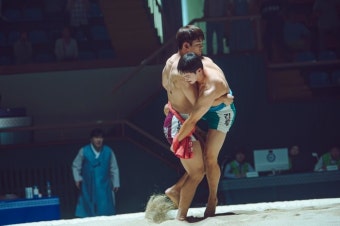 '승부사' 장동윤, 근육 불끈대며 엎어치기(모래에도 꽃이 핀다)