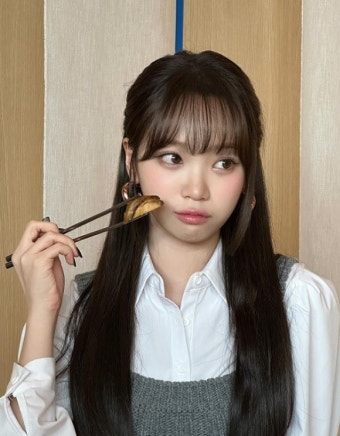 치명적인 '여친 짤' 대량 생산한 르세라핌 김채원