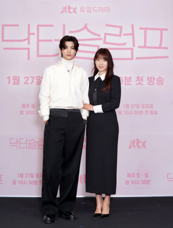 '닥터슬럼프' 박형식X박신혜, 제국고 친구에서 로코 파트너로 재회[포토]