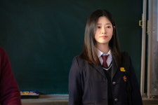 첫사랑 상 김민주, 교복 자태 공개...예쁨은 기본 청순·똘망은 덤(커넥션)