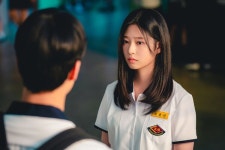 심각한 표정 김민주, 무슨 일...커넥션 20년 전 숨겨진 이야기 공개