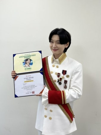 가수 김용빈, 8주 연속 인기투표 1위! 팬들의 사랑에 감사 인사(express.012.net)