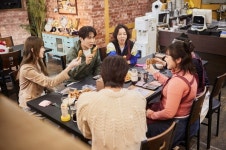 자매치킨 론칭, 이성경·채종협 심쿵 플러팅…자매다방 잇는 텐션