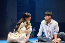 [N컷] 꽃, 별이 지나…꽃으로 태어나 별이 된 당신께 전하는 따뜻한 위로