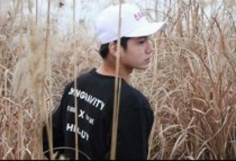 옹성우,데뷔전 피팅모델 시절 사진 보아하니...