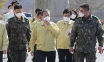 문 대통령, 국군대전병원 찾아 코로나 대응 점검