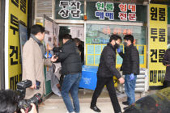 경찰, 민주당 이재명 대표 습격한 60대 김모씨 집과 사무실 압수수색