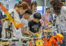 과학 호기심 돋구는 로봇 완구