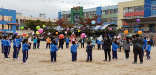 가발쓰고 캐릭터 옷 입고 코믹 릴레이