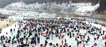 안동 암산얼음축제에 몰린 인파
