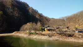 옛 스님들 노닐던 자취 물 속에 간직한 천년고찰