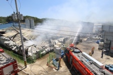 경산 시너 공장 화재…공장 두개 동 태우고 꺼져