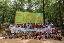 관천초, 100여명 황토길 맨발 체험