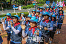 국토를 향한 당찬 발걸음