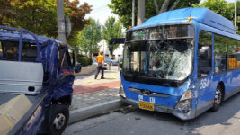대구 달서구 한 도로서 시내버스-트럭 추돌, 5명 경상