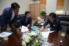 민선 7기 1년 이병환 성주군수 내륙철 역사 유치 100년 비전 실현 온 힘