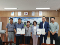 영천 금호읍 2개 단체, 금호초에 태극기 100개 기증