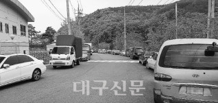 체육시설 밀집, 불법주차로 몸살