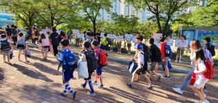 미소·양보…먼저하면 돼죠 관문초, 인성교육실천주간 운영