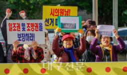 아파트 방향 바꾸고 도로 폐쇄 취소하라