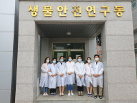 초기엔 퇴근 못하고 사무실서 쪽잠…현재 3만2천건 검사