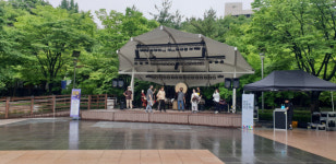 도심 속 야외무대서 즐기는 힐링 콘서트