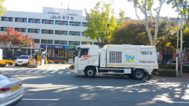 대구 수성구청, 도로 위 미세먼지 제거 분진흡입차 가동