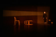 편의점 알바생·엘리트·미친개가 한데 모인 이유