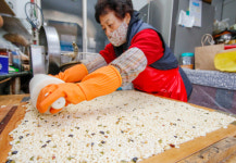 전통 강정 맛보세요