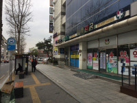 코로나 그늘 지역 약국도 매출 급감