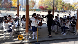 코로나에 지친 마음 공연으로 달래볼까...동산초 하굣길 버스킹 실시