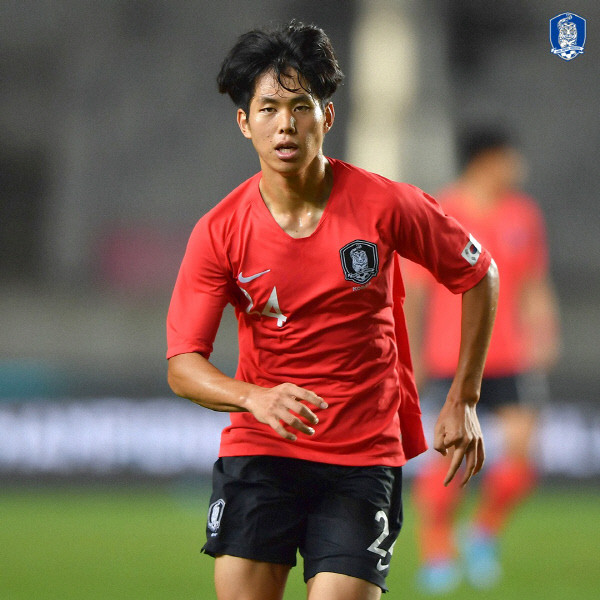 강원FC, 월드컵 출신 수비수 홍철 영입으로 수비 라인 강화 나서

