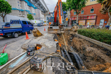 원대오거리 상수도관 파열…도로 침수