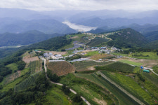 [군위 화산마을] 개척민 손으로 일군 산동네…끈기 이어받아 천하절경 가꾸다