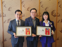 박언휘종합내과·㈜안상규벌꿀, 적십자 회원유공장 명예장