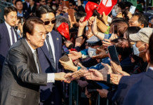 [현장스케치] 대구 서문시장 100주년 맞은 1일, 윤 대통령 내외 방문에 시민들 환호 가득