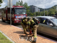(8면) (사진-사진부)소방차 막는 불법 주정차 차량, 앞으로 안봐준다.