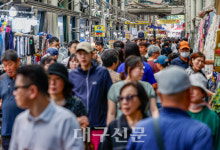 발길 드문 청과시장…북적대는 수산시장