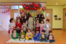 핀란드 공인 산타, 봉화 찾아 어린이집·요양원 깜짝 방문