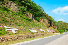 [심쿵 의성 국가지질공원 이야기] (6) 술 생각나게 하는 석탑리 누룩바위(麴巖)...안평면 넉넉한 마음, 바위에 녹아내려 술로 나온다더라