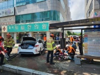 대구서 승용차 버스정류장으로 돌진…4명 부상