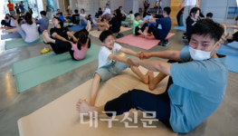 미술관서 펼쳐진 키즈 요가