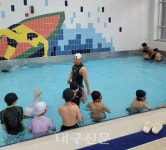 봉화국민체육센터, 여름맞이 초등학생 생존수영 교실 운영 시작!