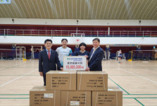 청송양수발전소, 청송여자중·고에 1천만원 규모 배드민턴 용품 전달