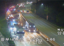 중부내륙고속도로 상주나들목 인근에서 교통사고
