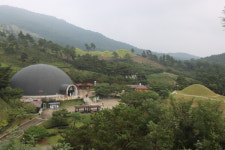 [2025 경상북도 문화 마을이야기-고령 안림딸기마을] 숲 속 교정서 특별한 하룻밤…딸기의 고장이 캠핑 명소로