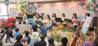 복명초 학부모 동아리 공연, 우쿨렐레 연주로 긍정적 에너지 전달