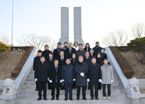 김천시의회, 새해 맞아 충혼탑 참배