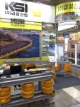 <세계도로대회> 금성산업, 세이프티 롤러 가드레일 선보여